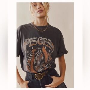 Horoscope band tee Pisces